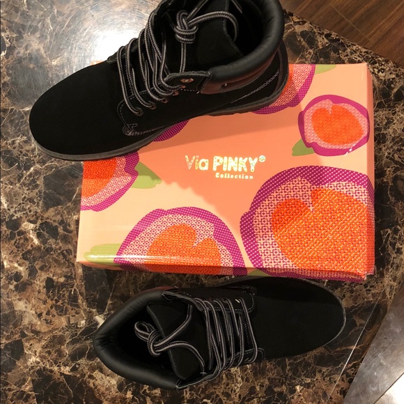 Black boots - Picture 5 of 5